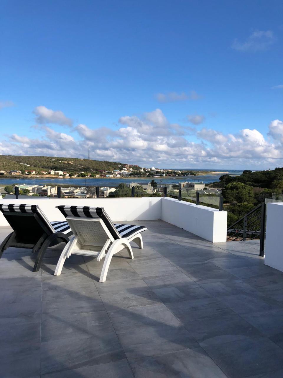 Karee Manor Guesthouse Stilbaai Exteriör bild